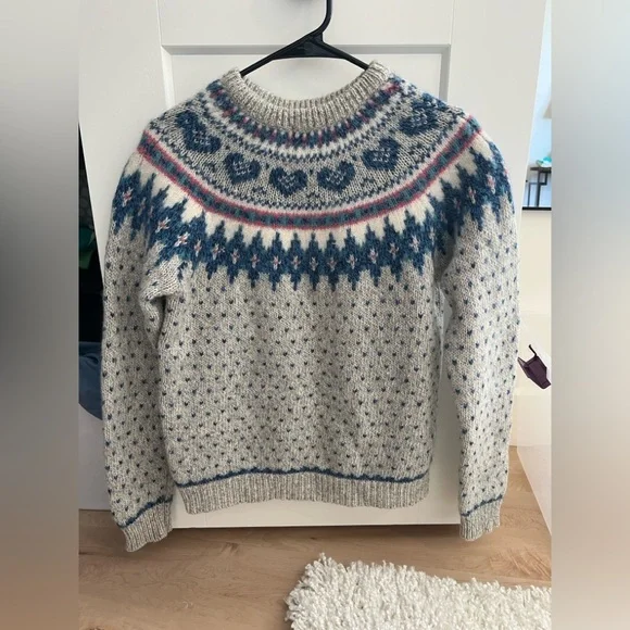 100% wool Woolrich brand Blue and Cream Patterned Isle Nordic style Sweater S - Picture 1 of 10